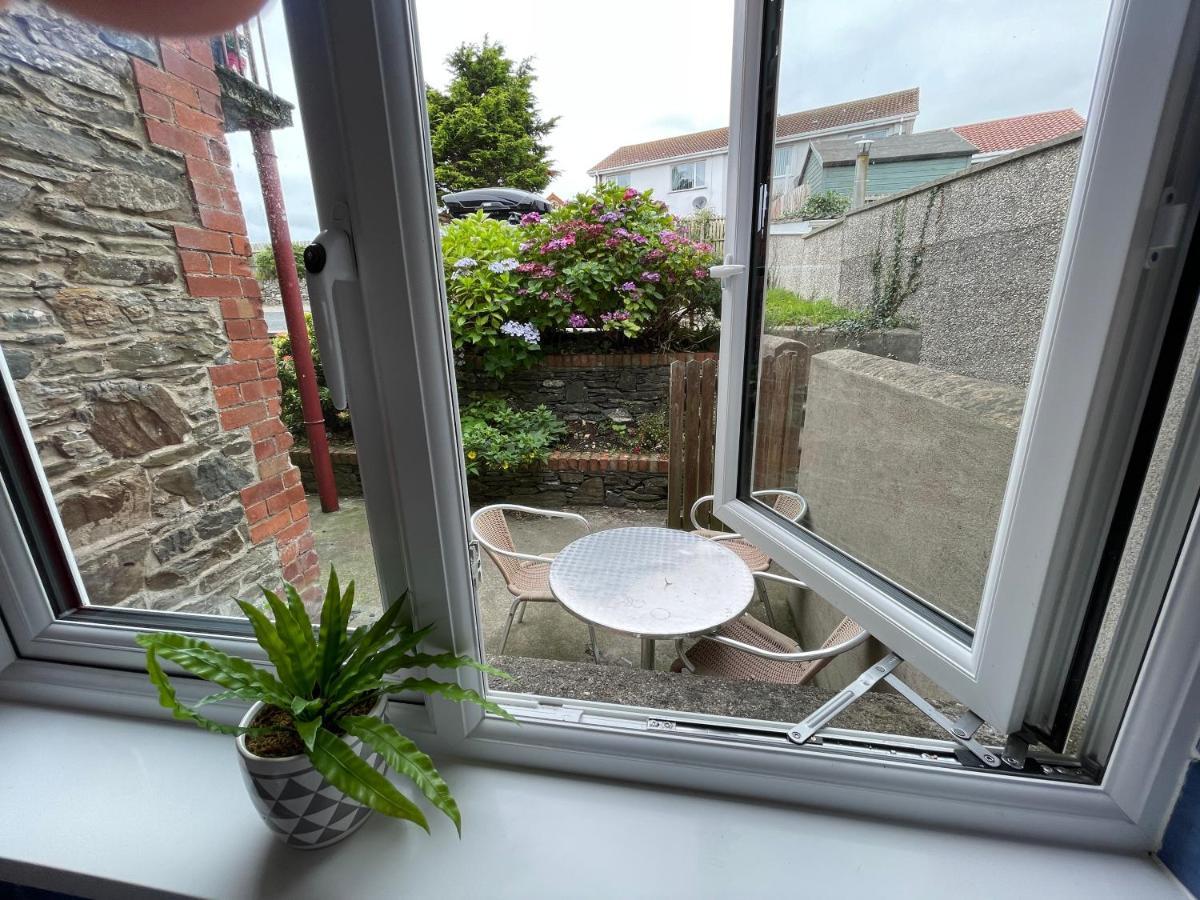 Lovely Apartment Overlooking The Harbour And Bay Ardglass Exteriör bild
